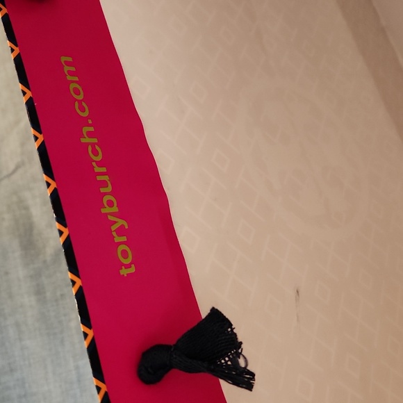 Tory Burch bundle of 2 gift bags and 1 piece tissue paper - Picture 9 of 11